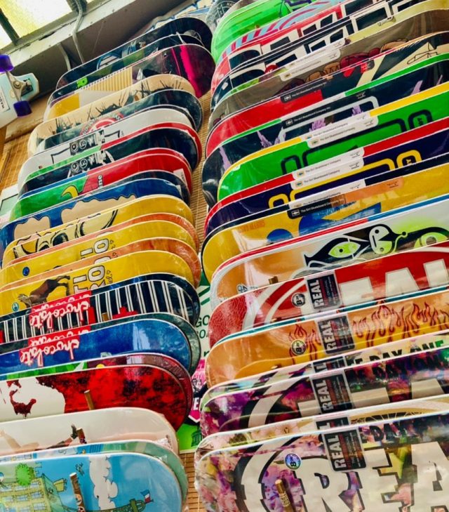 UN MUR BIEN REMPLI 💙 #deck #board #skate #skateshop #paris #chattanoogaparis